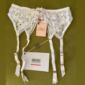 Agent Provocateur Daisy floral-lace suspender belt